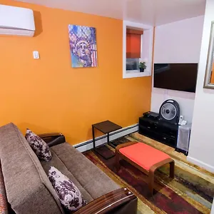 Elegant 2 Bedroom W Modern Amenities Apartment